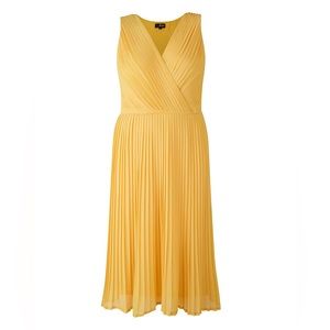 Yellow, midi length, pleated, sleeveless dress. NWT, never worn. UK 24/ US 20